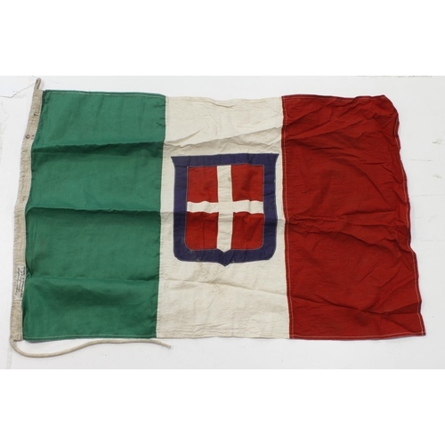 2452 - Italian Army flag with markers label to the lanyard.