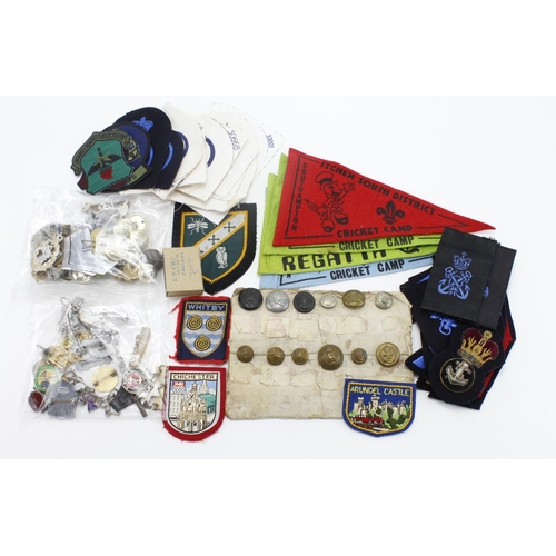 2637 - Shoebox of old and modern metal badges, buttons, cap badges, cloth badges etc. (qty)