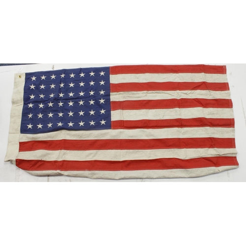 2669 - US WW2 1943 dated flag size approx. 5x3 feet.