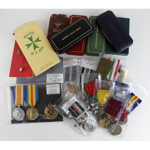 2688 - World collection of medal WW1, WW2 and post-war medals, loose and cased. Silver noted. (qty)