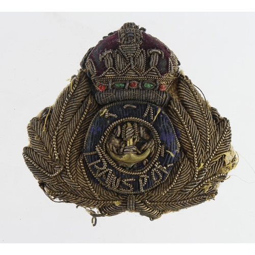 2735 - WW1 scarce RN transport officers kings crown hat badge.