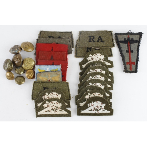 2793 - WW2 Royal Artillery cloth badge collection including RA shoulder titles, Master Gunners sleeve badge... 