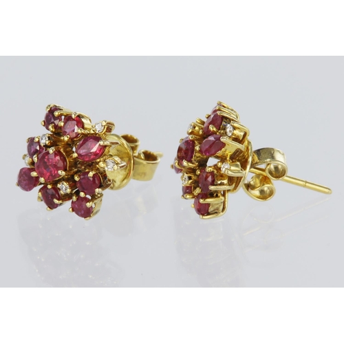 213 - 14ct yellow gold cluster stud earrings with post and butterfly fittings, each earring set with an ov... 