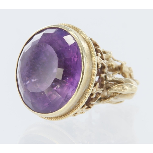 282 - 9ct yellow gold fob with two rearing horses set with a round faceted amethyst measuring approx. 20mm... 