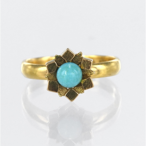 43 - 22ct yellow gold ring set with a single round turquoise cabochon measuring approx. 5mm diameter in a... 