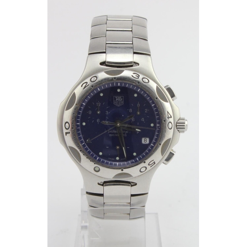 667 - Gents stainless steel cased Tag Heuer quartz wristwatch. The round blue dial with silvered baton mar... 