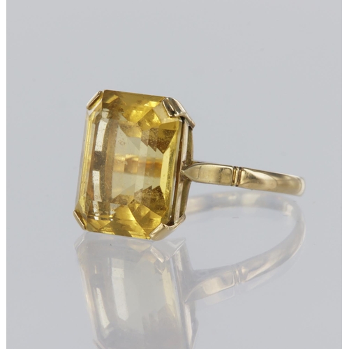 79 - 9ct yellow gold dress ring set with a single rectangular citrine measuring approx. 15mm x 12mm, fing... 