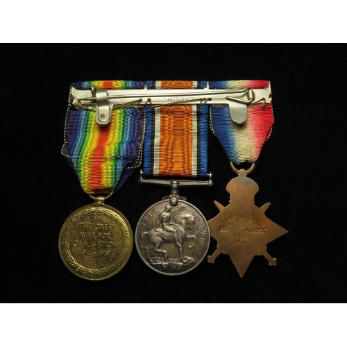 1667 - 1915 Star Trio (M2-073742 Pte R G Linscott ASC) pair named (Lieut R G Linscott). Lt RASC Commissione... 