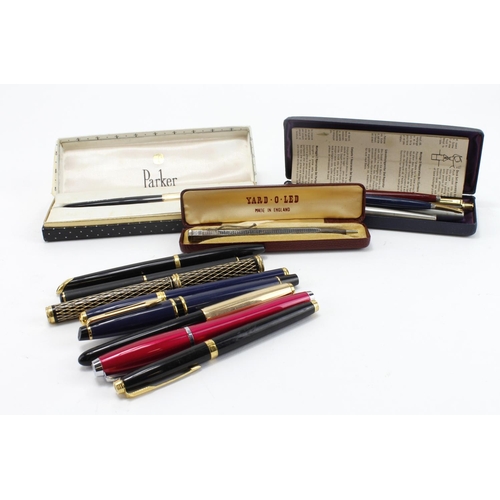 210 - Pens. A collection of approximately fifteen fountain pens, ballpoint pens, pencils etc., makers incl... 