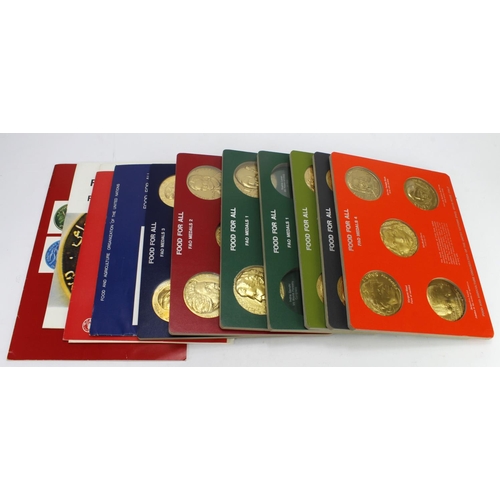 1399 - United Nations FAO 'Food for All' medal sets in presentation boards; the following complete sets of ... 