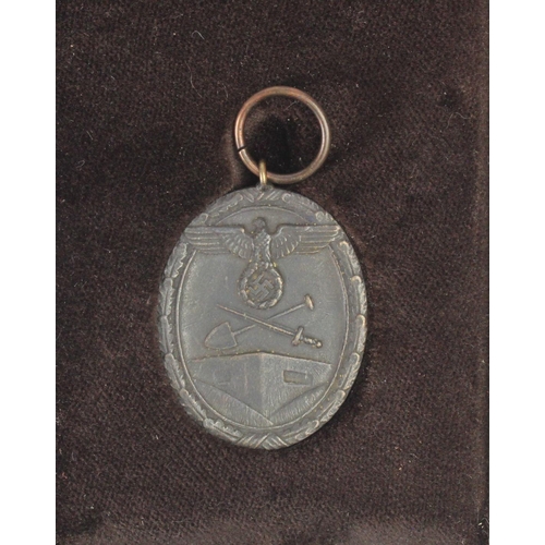 1624 - German boxed 3rd Reich West Wall Medal (Deutsches Schutzwall-Ehrenzeichen). Given to those who worke... 