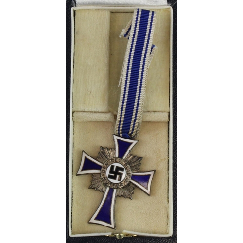 1735 - German Nazi Mothers Cross in silver in its fitted case.