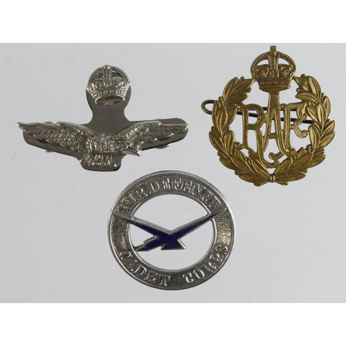 2178 - RAF Interest 3x cap badges inc scarce Air Cadet Defence Corps plus a white metal (band) ? Officers s... 