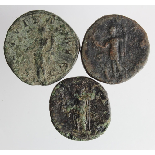 532 - Roman Imperial bronze (3): Marcus Aurelius dupondius, Roma std. l. rev, 12.16g, GF/VG, along with 2x... 