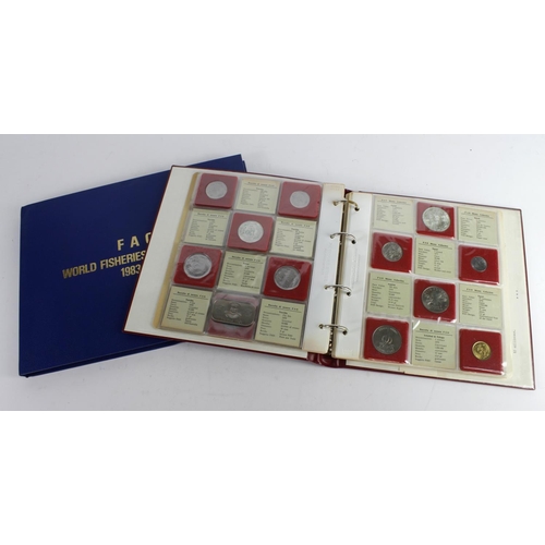 791 - United Nations FAO 'Food for All' sets: FAO 1 Album complete including Tonga 0.8g .917 gold 20 pa'an... 