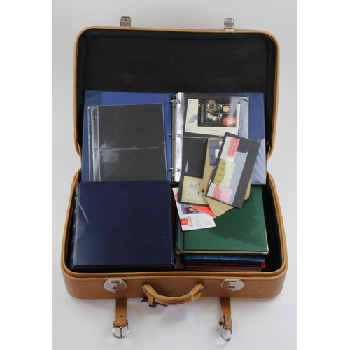 881 - GB - mint, um & used of all periods in giant suitcase. Used QV to modern in s/b condition mixed with... 