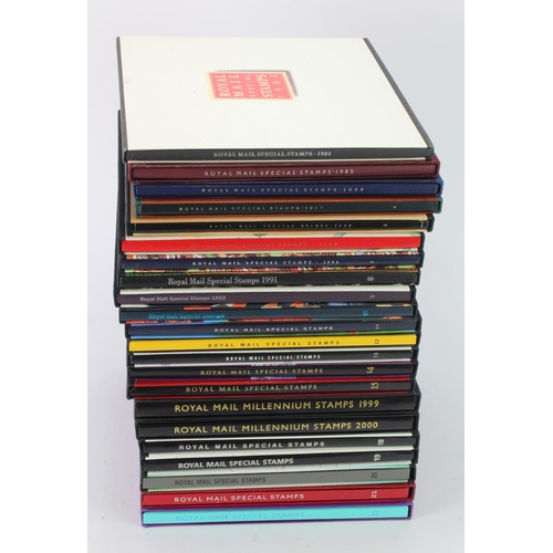 907 - GB - Royal Mail hardback Yearbooks 1984 to 2005 inclusive (No1 to 22). Complete and in GC. Heavy (Bu... 