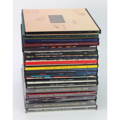 908 - GB - Royal Mail Yearbooks, all complete from 1985 to 2001 inclusive (No's 2 to 18) 1996 duplicated. ... 