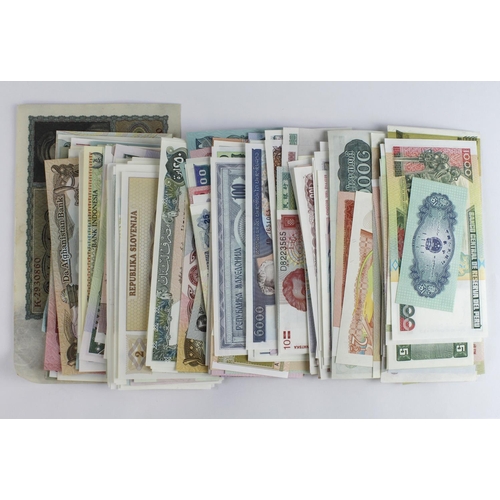 1042 - World (286), a large collection of World notes, all Uncirculated or about, some duplication but many... 