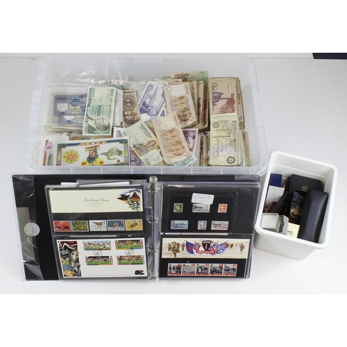 1061 - World (approx. 12000 notes estimated by weight), a huge plastic storage box of world notes with mass... 