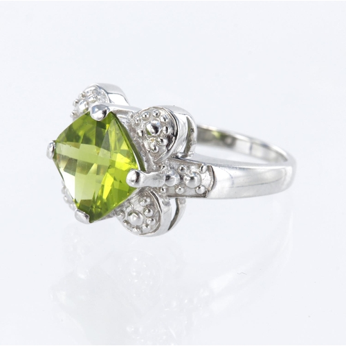 203 - 18ct white gold ring set with a cushion shaped chequerboard cut peridot measuring approx. 10mm x 10m... 