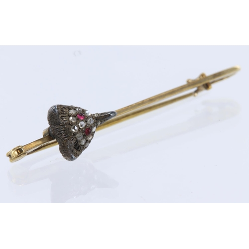 417 - 9ct Gold Fox head pin, with stones, length 52mm approx., total weight 3.3g approx.