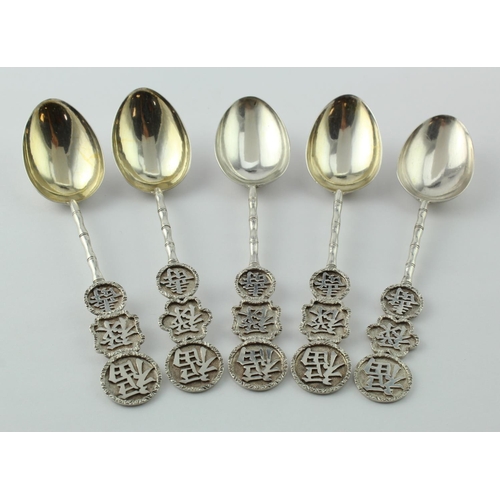 762 - Five Chinese  silver teaspoons marked WS (Woshing of Shanghai).  Plus Chinese marks c1900.  Weighs 1... 