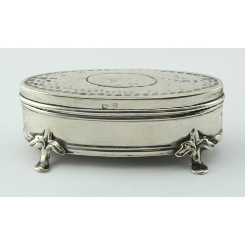 865 - Small silver box for two rings, has a plush interior, top and bottom hallmarked H.M. Birmingham, 190... 