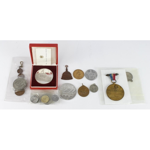 1021 - World commemorative medals, tokens, coins etc (20) 19th-20thC. Noted an Austrian Republic unmarked s... 