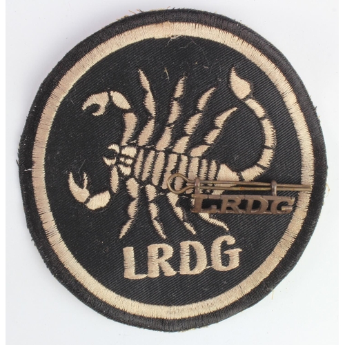 1097 - Badges LRDG a scarce brass Shoulder title and Blazer badge.
