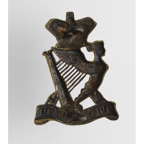 1147 - Cap badge - Royal Irish Rifles QV crown