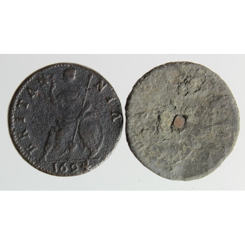 119 - Farthings (2) William & Mary: 1694 single exergue, broken barred A's in BRITANNIA, Peck 619 or 622, ... 