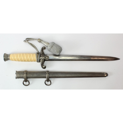1917 - German Wehrmacht Officers dagger, Eickhorn maker marked blade, with scabbard.