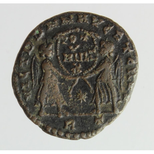 641 - Roman Imperial: Magnentius AE centenionalis, two Victories holding wreath, 3.96g, VF