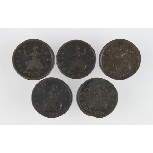 741 - GB Farthings (5) George II varieties: 1733/0 see GIIF33A-332, VG; 1736 low wide date, Fair/VG; 1739/... 