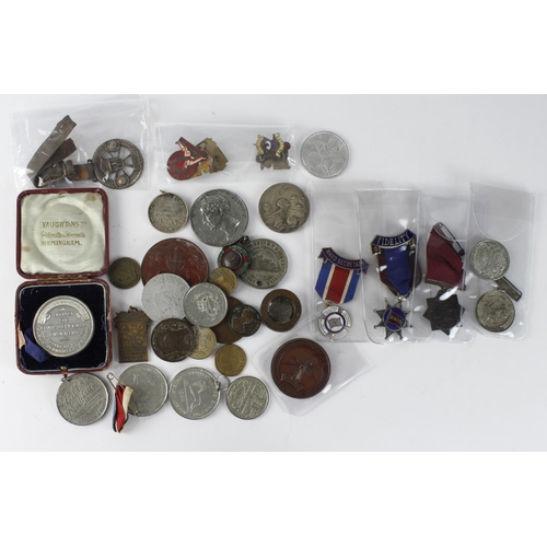 910 - British commemorative medals, tokens, badges etc (35) 18th-20thC base metal. Noted some 1950s Butlin... 