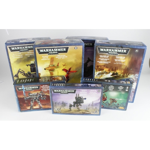 122 - Warhammer 40k. A collection of seven boxed Warhammer 40k sets, including Ork Battlewagon, Space Mari... 