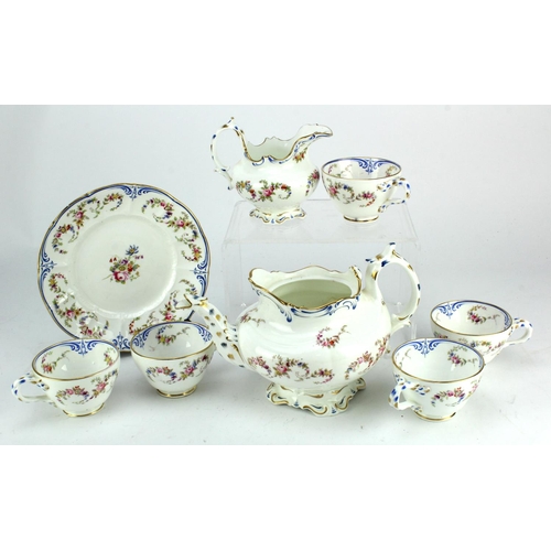 280 - Porcelain tea service, 19th century, Coalport (UNMARKED) comprising: a teapot, teacups and saucers (... 