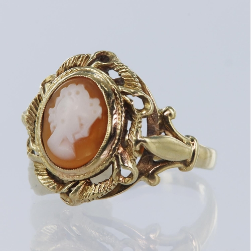 104 - 9ct yellow gold carved shell cameo ring, depicting a lady in profile measuring 12mm x 9mm, bezel set... 