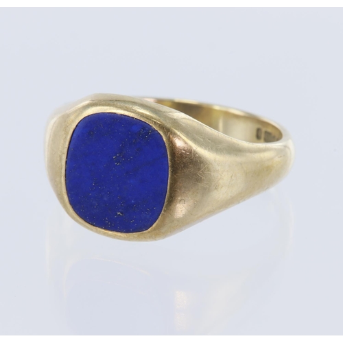 38 - 9ct yellow gold lapiz lazuli signet ring, cushion cut lapis lazuli measures 10mm x 9.7mm, graduating... 