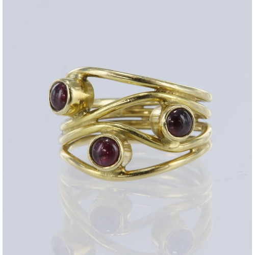 75 - 18ct yellow gold abscract scatter ring, set with three round cabochon cut garnets measuring 4mm, bez... 