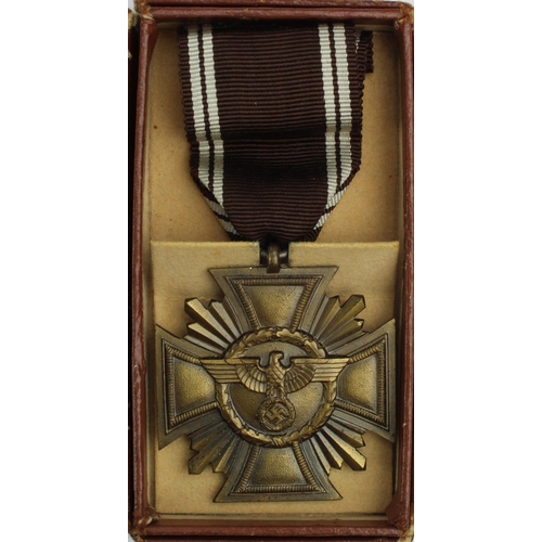 171 - German Nazi NSDAP Long Service Award 3rd Class for 10 years in bronze, maker marked '15'. With box o... 