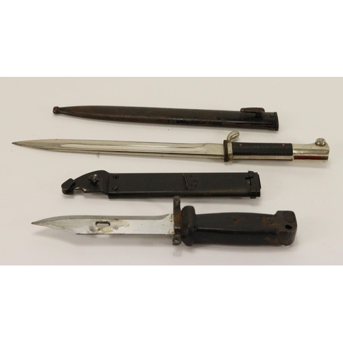 173 - German Nazi Parade Bayonet with scabbard, blade maker marked 'Original Eickhorn Solingen', one grip ... 