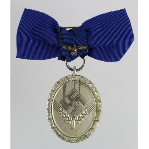 199 - German Nazi RAD 18 Year Long Service Medal, silver, 2nd Class, with silvered metal eagle to ribbon (... 