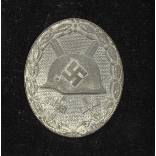 214 - German Nazi Silver Wounds Badge maker marked '107', in LDO case of issue.