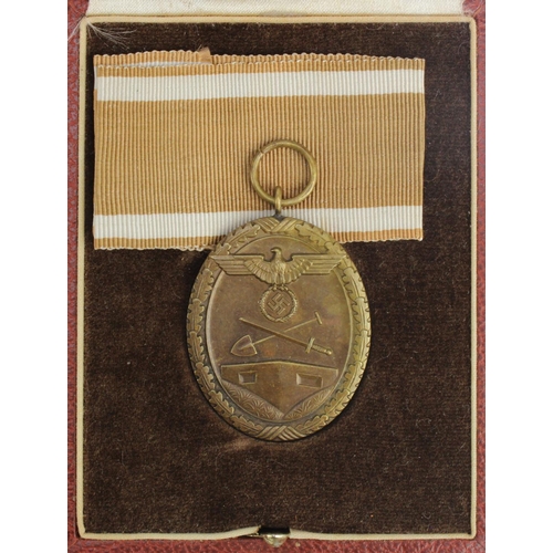 1829 - German Nazi west wall medal in case of issue.