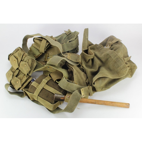 2080 - British WW1 set of 08 Webbing Equipment, quite complete down to Helve carrier, probably a made up se... 