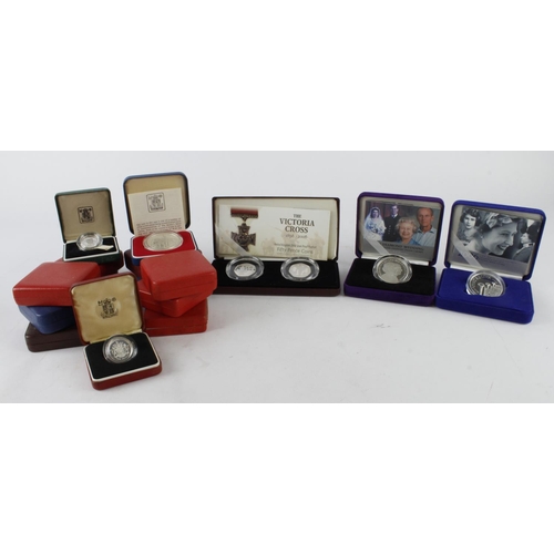 589 - GB Royal Mint cased silver proofs: Crown 1977 nFDC cased with cert, £5 2006 Vivat Regina c+c and sle... 