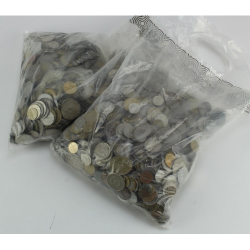 687 - World Coins 11.5KG