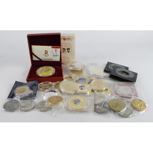 763 - GB & World Commemorative Medals & Crowns (32) modern base and gilt issues, some painted / printed.